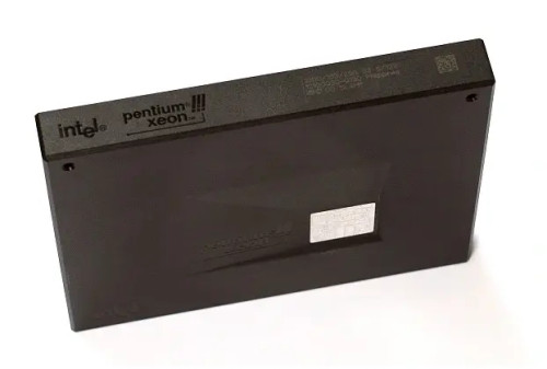 80526kz667256_gte0fqom9gr7wndy__13668.1696343480.jpg 80526KZ667256 | Intel | Pentium III Xeon 667MHz 133MHz FSB 256KB L2 Cache Socket SECC Processor - Image 1